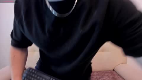 Leo  online show from October 14, 9:07 pm