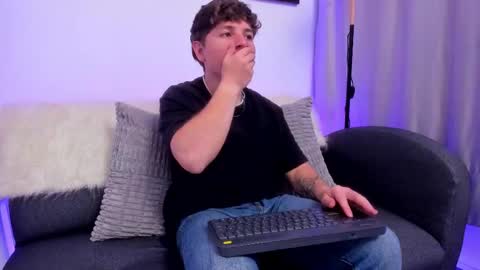 Leo  online show from December 3, 4:24 am