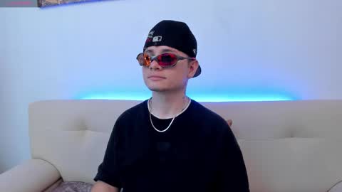 Leo  online show from October 23, 9:48 pm