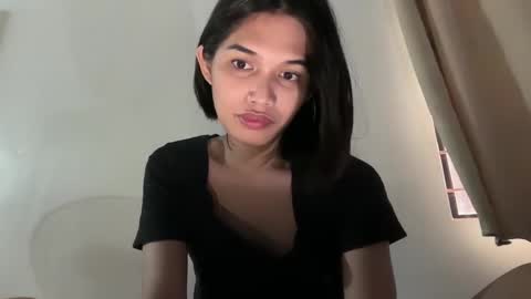 Snapshot of lesi_trisha chatting on February 12, 2:24 am Trisha18 online show from February 12, 2:24 am