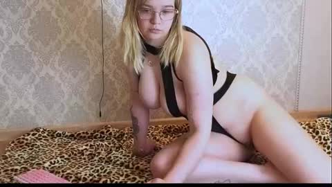 Lesley online show from February 8, 11:57 am