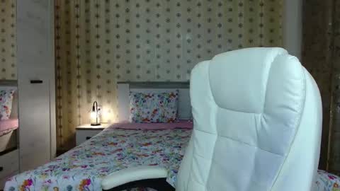 leslie_secret online show from September 28, 10:08 pm