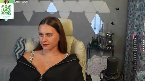 LeslieKorfs online show from September 19, 8:45 pm