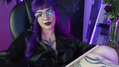 Snapshot of lessboobs_gh chatting on October 22, 6:31 pm Less online show from October 22, 6:31 pm