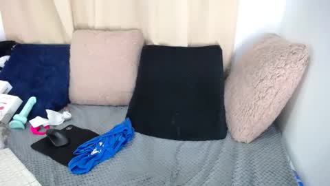 lessliee online show from April 5, 7:49 am