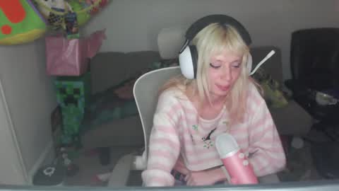 lewdy booty online show from June 2, 3:41 am