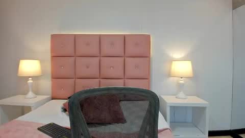 lhiamfitt online show from March 12, 9:12 am