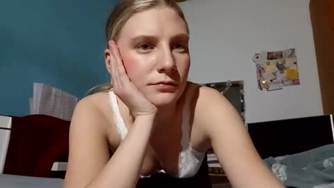 lia06_ online show from March 1, 6:01 pm