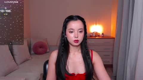 L I A online show from October 16, 4:28 pm