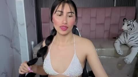 lia online show from April 29, 8:35 pm