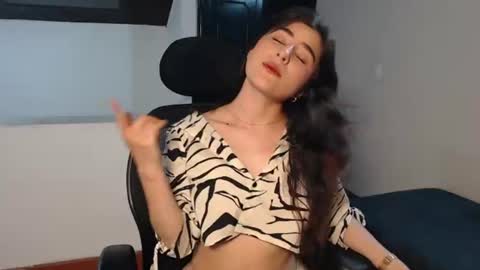 liaaa online show from July 3, 3:33 am