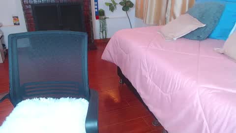    online show from April 11, 2:10 pm