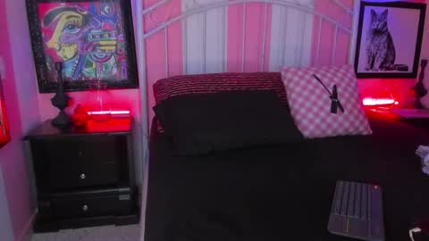 ---Liah--- online show from December 3, 9:59 pm