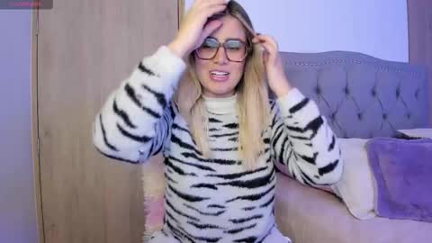 Lia  online show from September 27, 11:57 pm