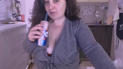 Snapshot of liahsofty chatting on October 11, 12:04 am miss Lia  colection for travel online show from October 11, 12:04 am