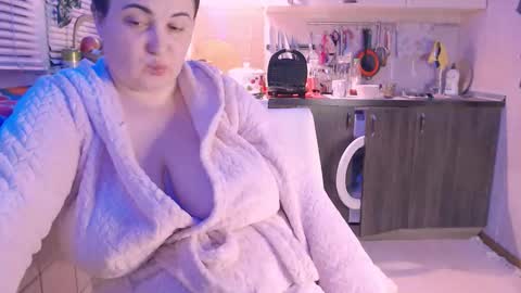 Snapshot of liahsofty chatting on February 3, 12:04 am miss Lia  colection for travel online show from February 3, 12:04 am