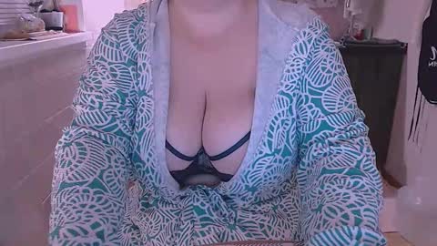 Snapshot of liahsofty chatting on October 12, 6:43 pm miss Lia  colection for travel online show from October 12, 6:43 pm