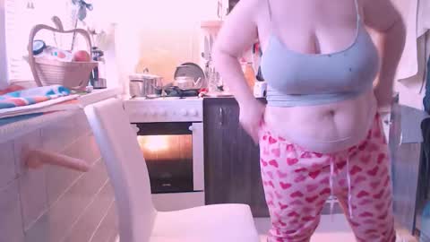 Snapshot of liahsofty chatting on February 8, 2:38 pm miss Lia  colection for travel online show from February 8, 2:38 pm