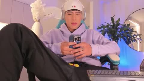 Liam online show from March 2, 3:33 am