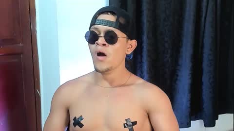 liam_knight online show from November 6, 5:21 am