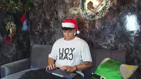 liam online show from November 25, 12:59 pm