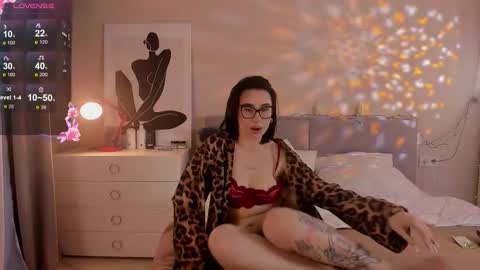 liamayyy online show from December 1, 2:42 am