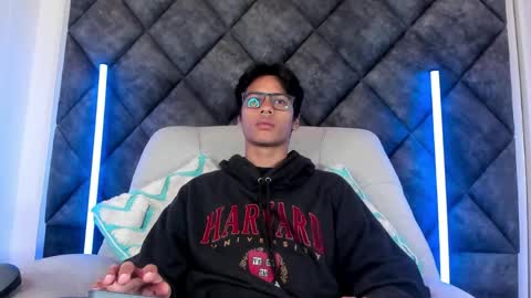 Liam twink big dick online show from May 19, 10:44 am