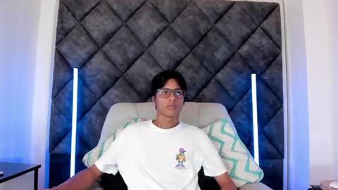 Liam twink big dick online show from May 25, 12:00 pm
