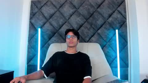 Liam twink big dick online show from May 17, 10:46 am
