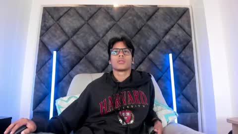 Liam twink big dick online show from May 20, 11:16 am