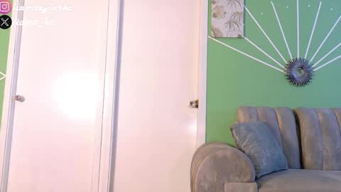 Tell me Liam online show from February 7, 10:30 pm