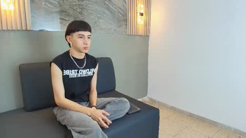 lian_cameron online show from December 22, 5:25 am