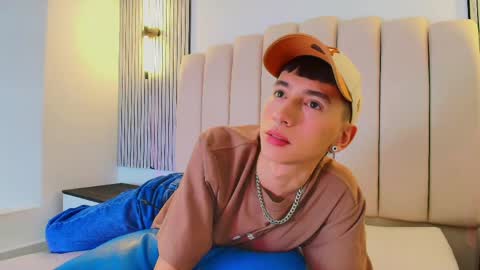 lian_cameron online show from May 8, 4:18 am