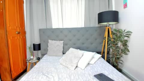 Lianasmith online show from April 5, 1:52 pm