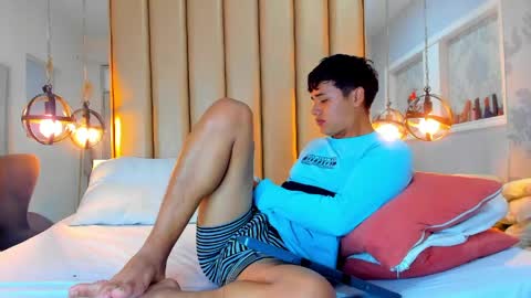 Lian  online show from April 20, 4:15 am