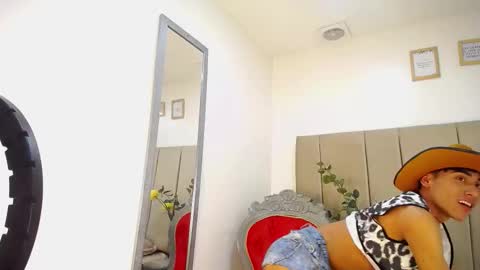 Snapshot of lianross_ chatting on October 14, 8:45 pm lianross online show from October 14, 8:45 pm