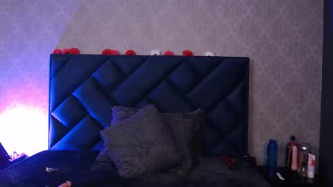 lia  online show from April 23, 7:04 pm