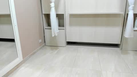         online show from November 10, 11:35 am