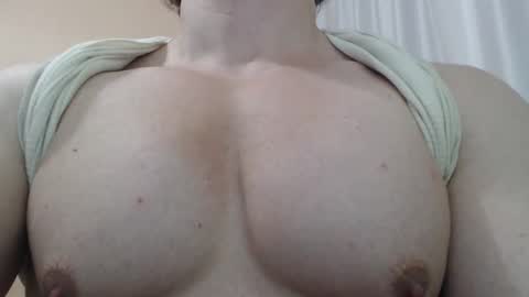 Snapshot of likwidator84 chatting on October 13, 1:07 am Maximus online show from October 13, 1:07 am