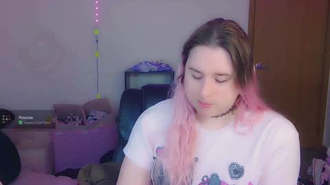 Snapshot of lil_alison_heart chatting on December 11, 2:11 pm Lil Alison Heart online show from December 11, 2:11 pm