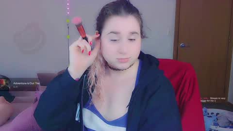 Snapshot of lil_alison_heart chatting on December 27, 2:43 pm Lil Alison Heart online show from December 27, 2:43 pm