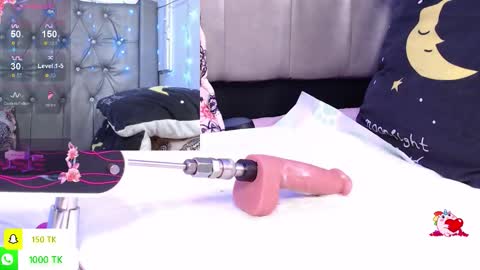 Snapshot of lila_gummy_ chatting on October 15, 2:51 pm online show from October 15, 2:51 pm