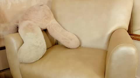 lila bailey  online show from February 22, 1:55 am