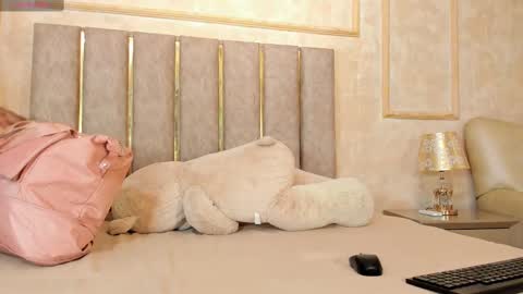 lila bailey  online show from February 20, 7:30 pm