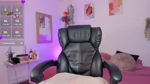 Snapshot of lilasweet23 chatting on October 2, 7:01 pm lilasweet23 online show from October 2, 7:01 pm
