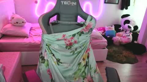 lilbina online show from April 7, 5:31 am