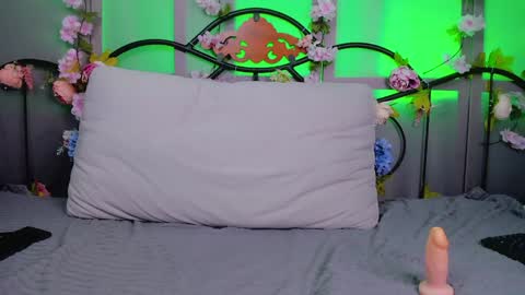 hi guys Im new here Im 18 years oldIve never had sex online show from February 1, 2:02 pm