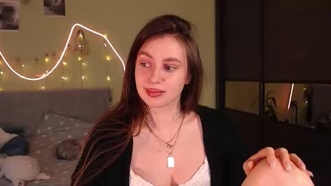 Lilu online show from October 6, 1:29 pm