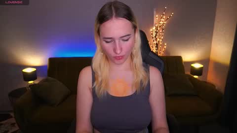 lilielfie online show from November 8, 2:31 pm