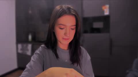 Snapshot of lililaluna chatting on December 6, 7:50 pm             ...  online show from December 6, 7:50 pm